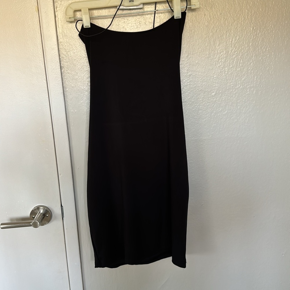 Mini string black dress